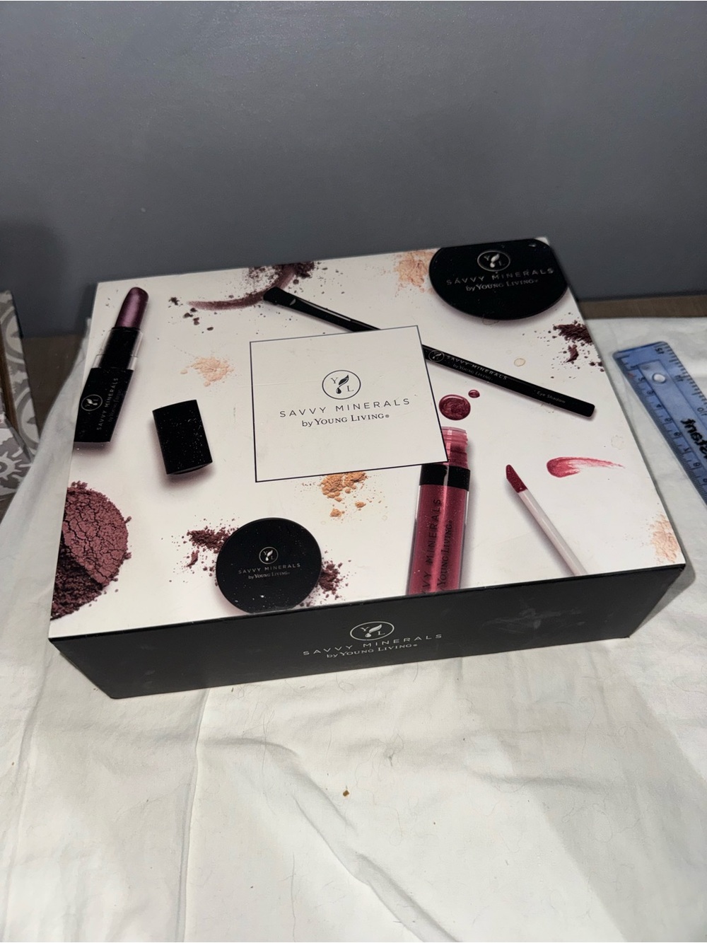 NIB savvy minerals young living makeup set